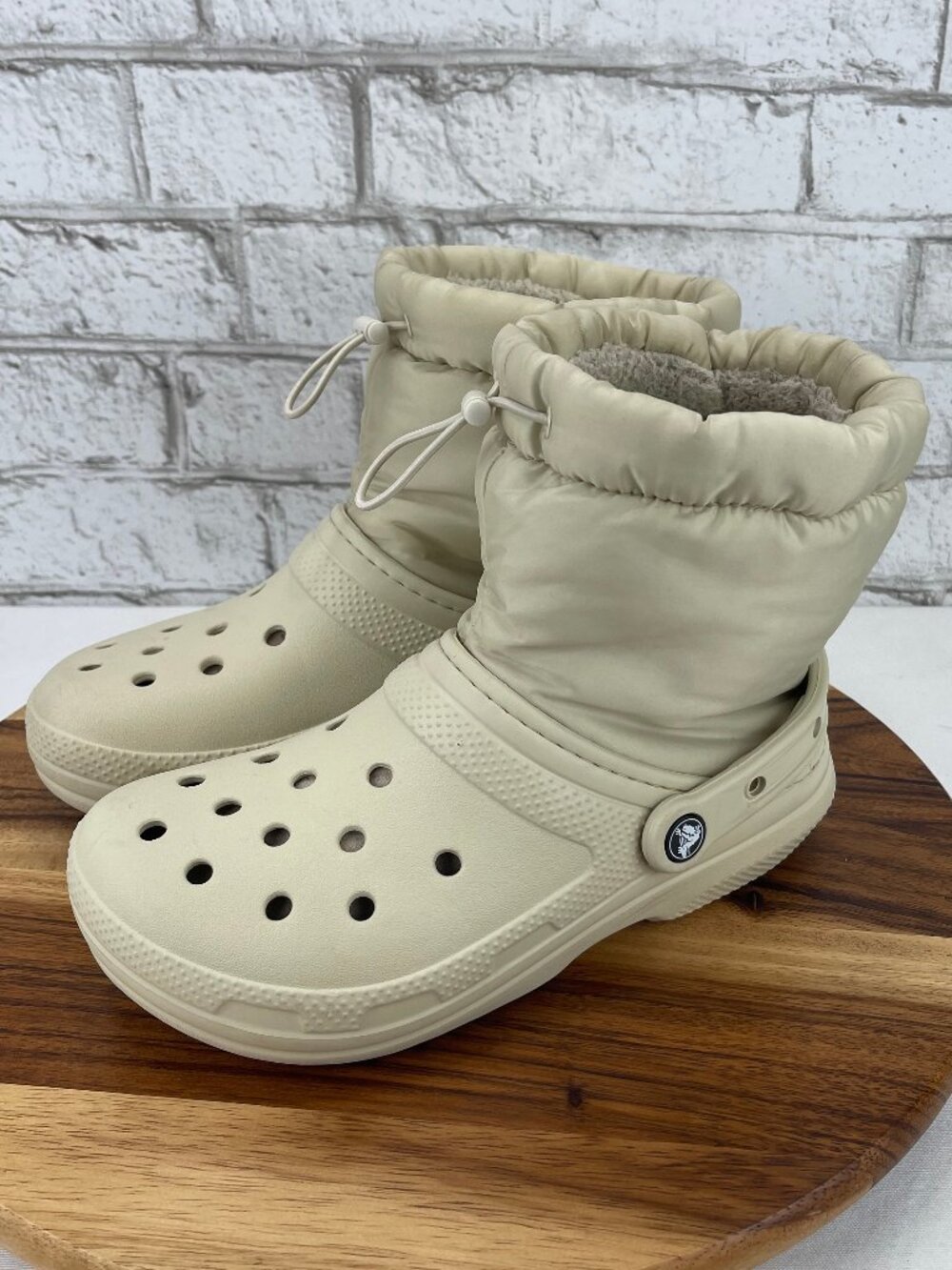 Crocs Classic Faux Fur Lined Neo Puff Womens 7 Cream Beige Boots 206630